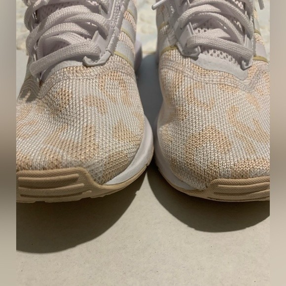 adidas Swift Run X Halo Ivory / White leopard Womens Tennis Shoes size 6 1/2. - Picture 9 of 10